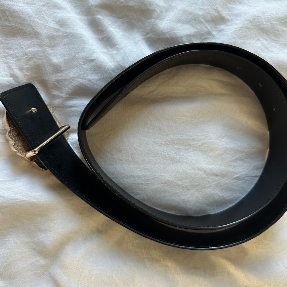 Versace-Inspired Black Leather Belt with Gold Medusa Buckle - Picture 5 of 8